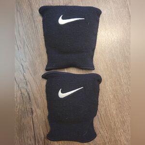 Nike, Knee Pad, selling because it's too small and used for Volleyball